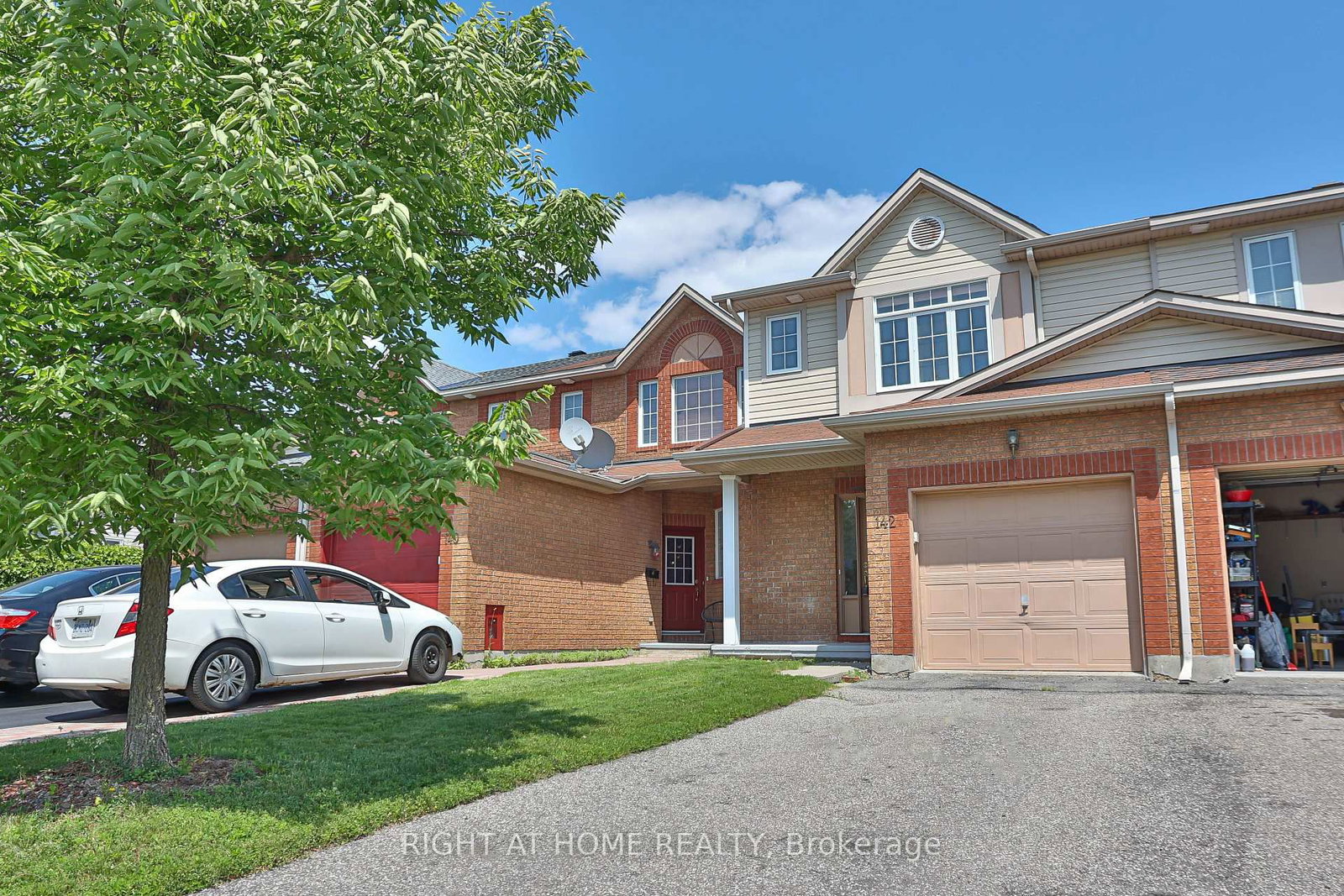 142 Lilibet Crescent E • Ottawa, ON photo 1