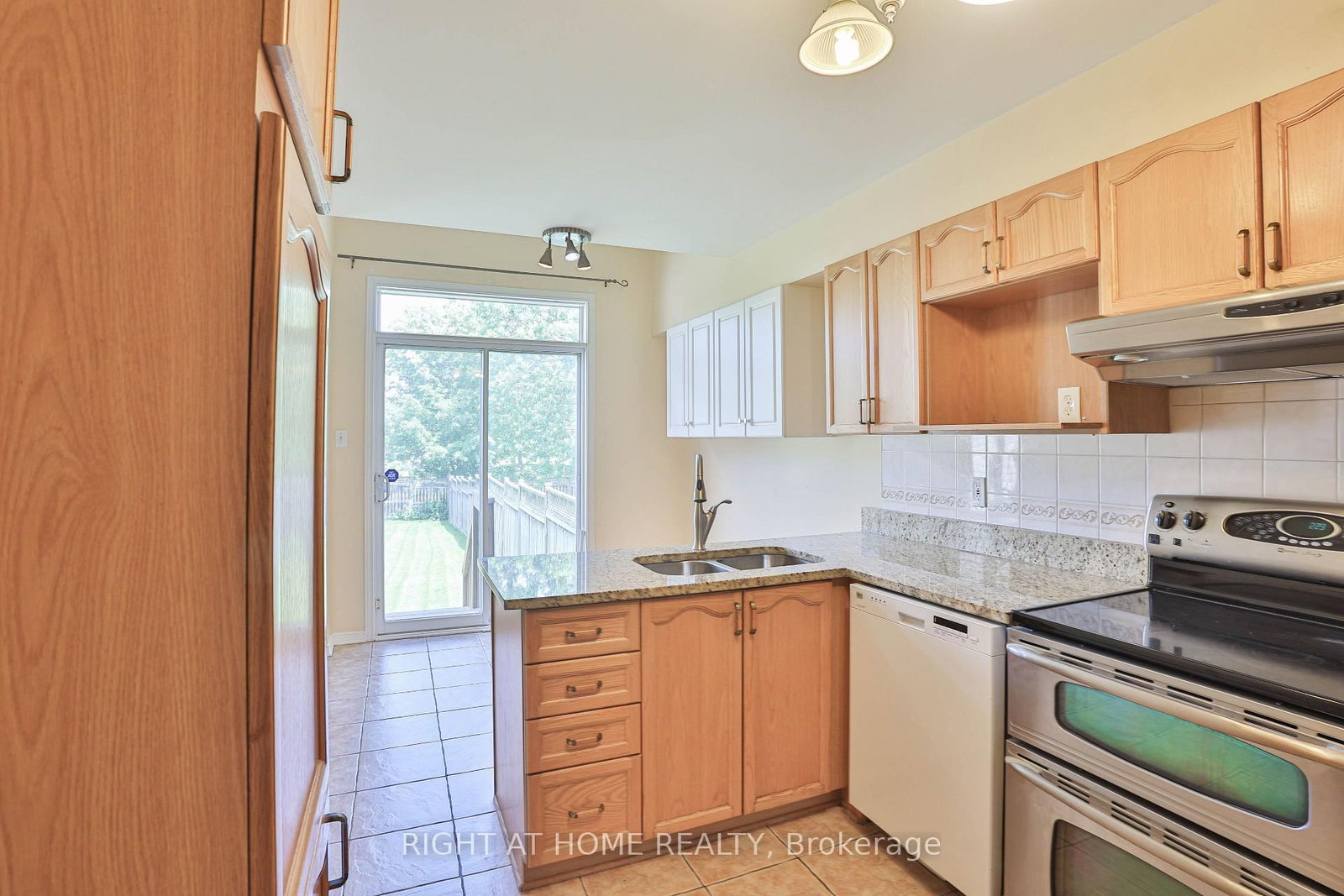 142 Lilibet Crescent E • Ottawa, ON photo 13