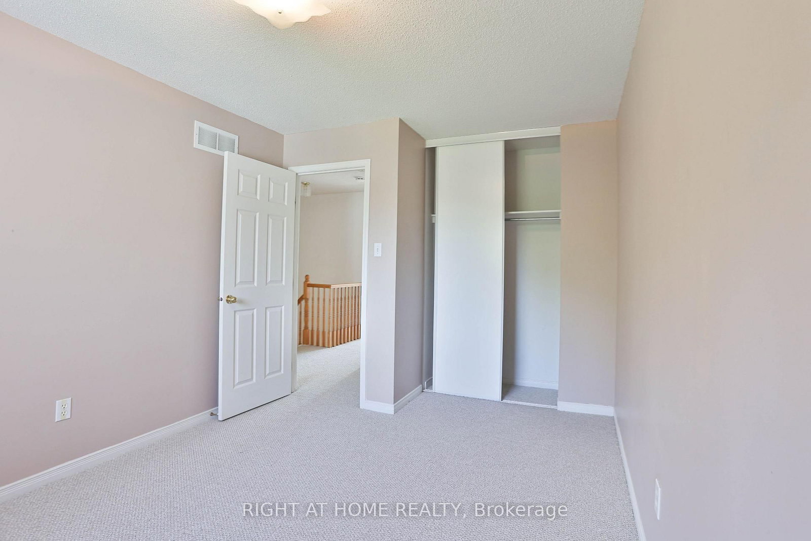 142 Lilibet Crescent E • Ottawa, ON photo 17