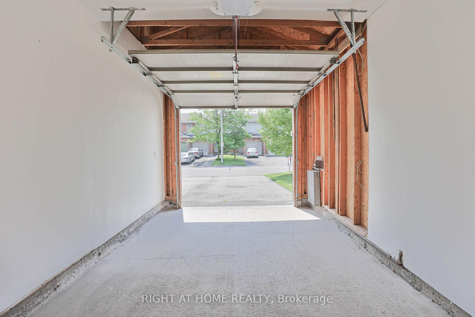 142 Lilibet Crescent E • Ottawa, ON photo 29