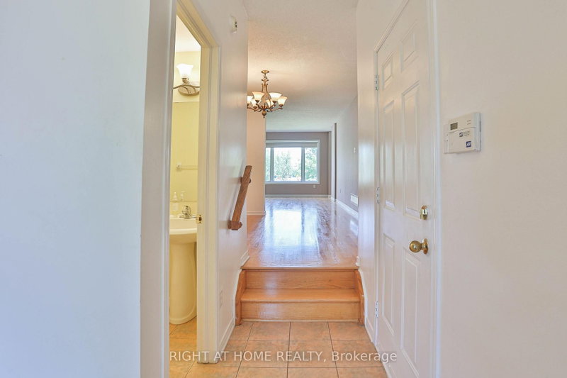 142 Lilibet Cres E photo 4
