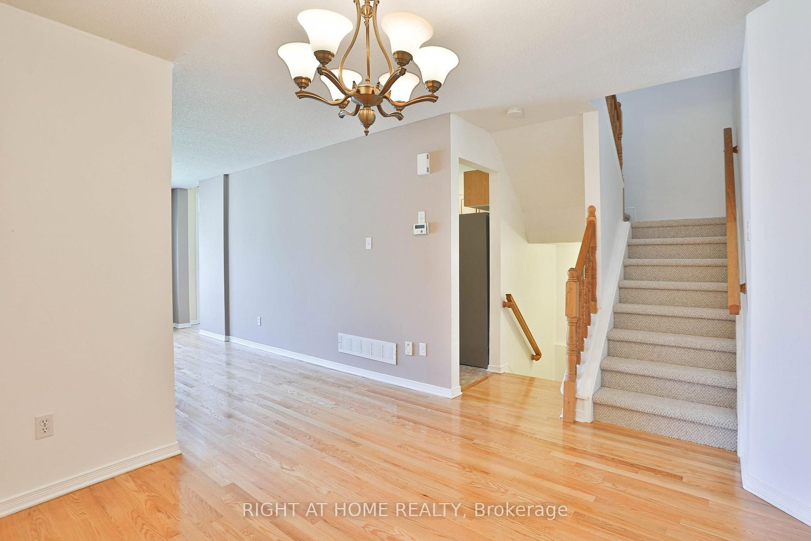 142 Lilibet Crescent E • Ottawa, ON photo 5