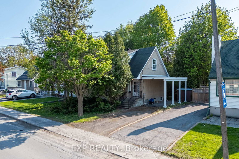 home for sale on 252 Woodroffe Avenue