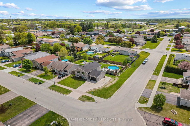 621 Johnston Crescent