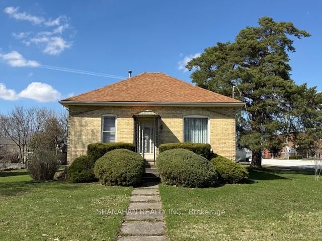 597 Simcoe Street