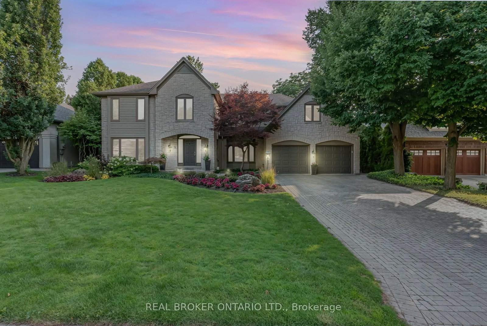 9 Flanders Drive, Hamilton, ON