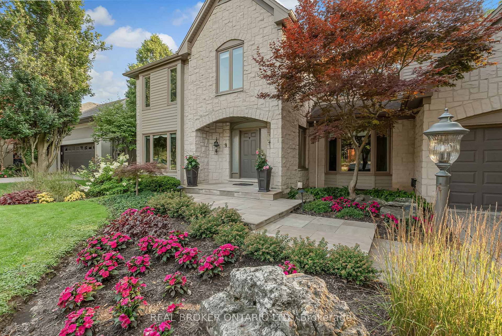 9 Flanders Drive, Hamilton, ON, photo 2