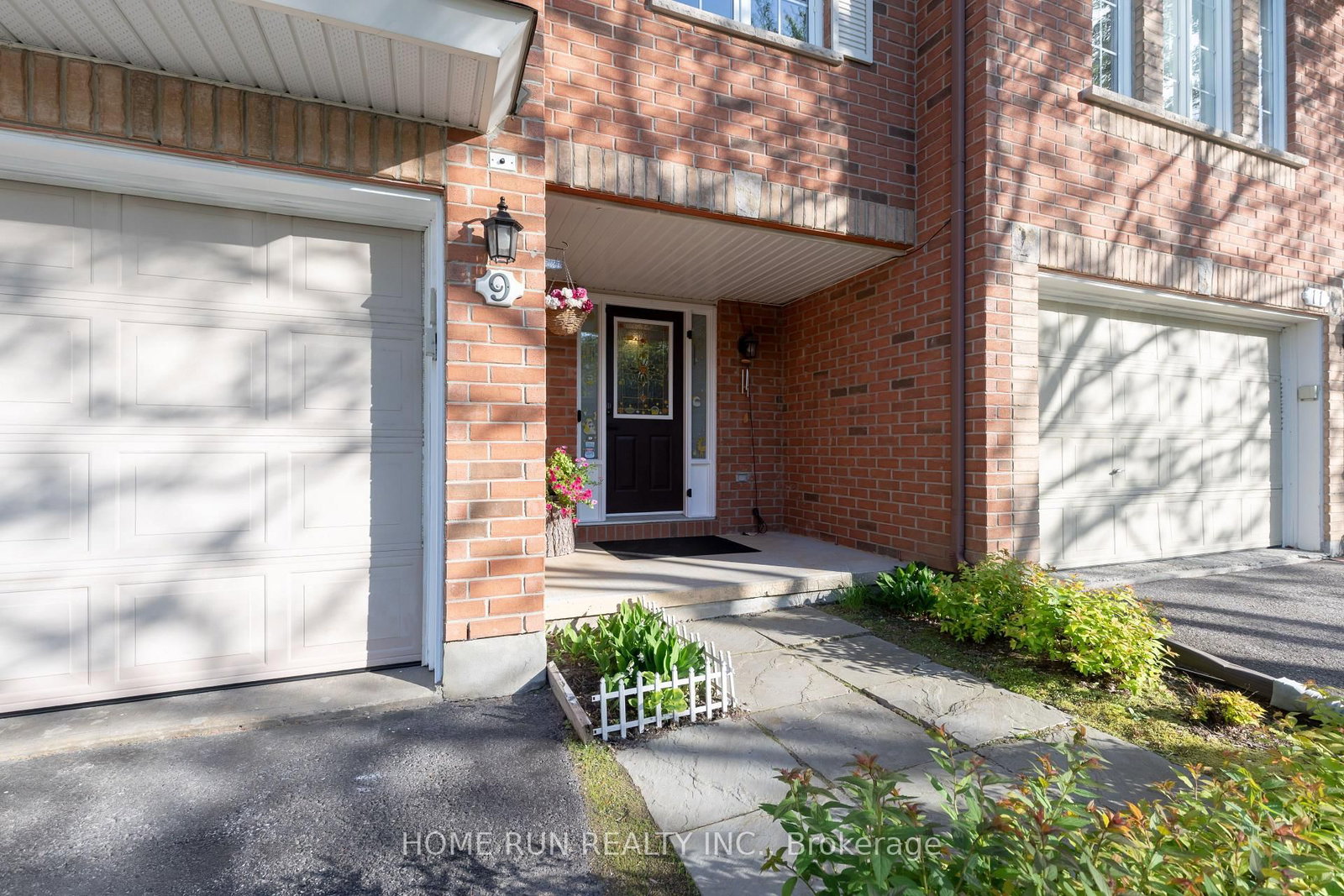 9 Macassa Circle - Photo 2