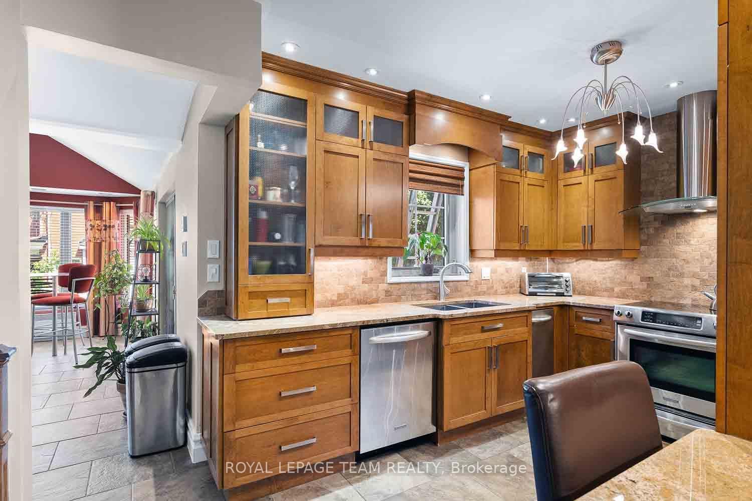 139 PLEASANT PARK Road • Ottawa, ON photo 15