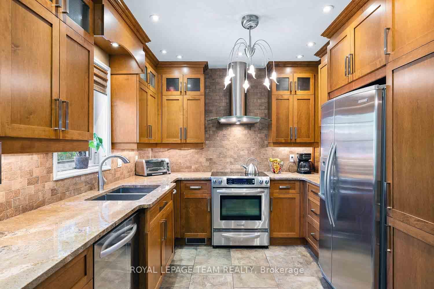 139 PLEASANT PARK Road • Ottawa, ON photo 17