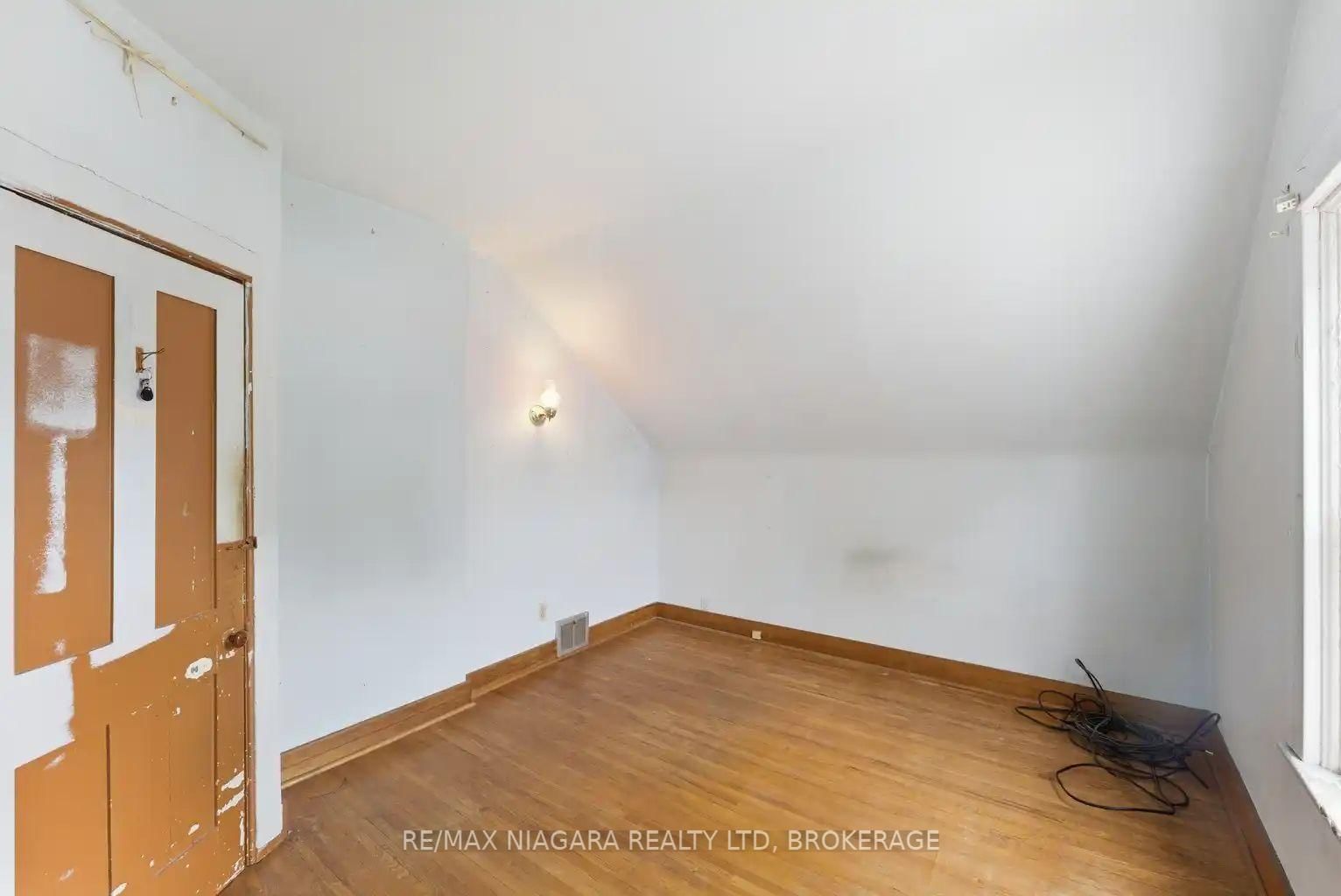 5719 Temperance Avenue E • Niagara Falls, ON photo 13