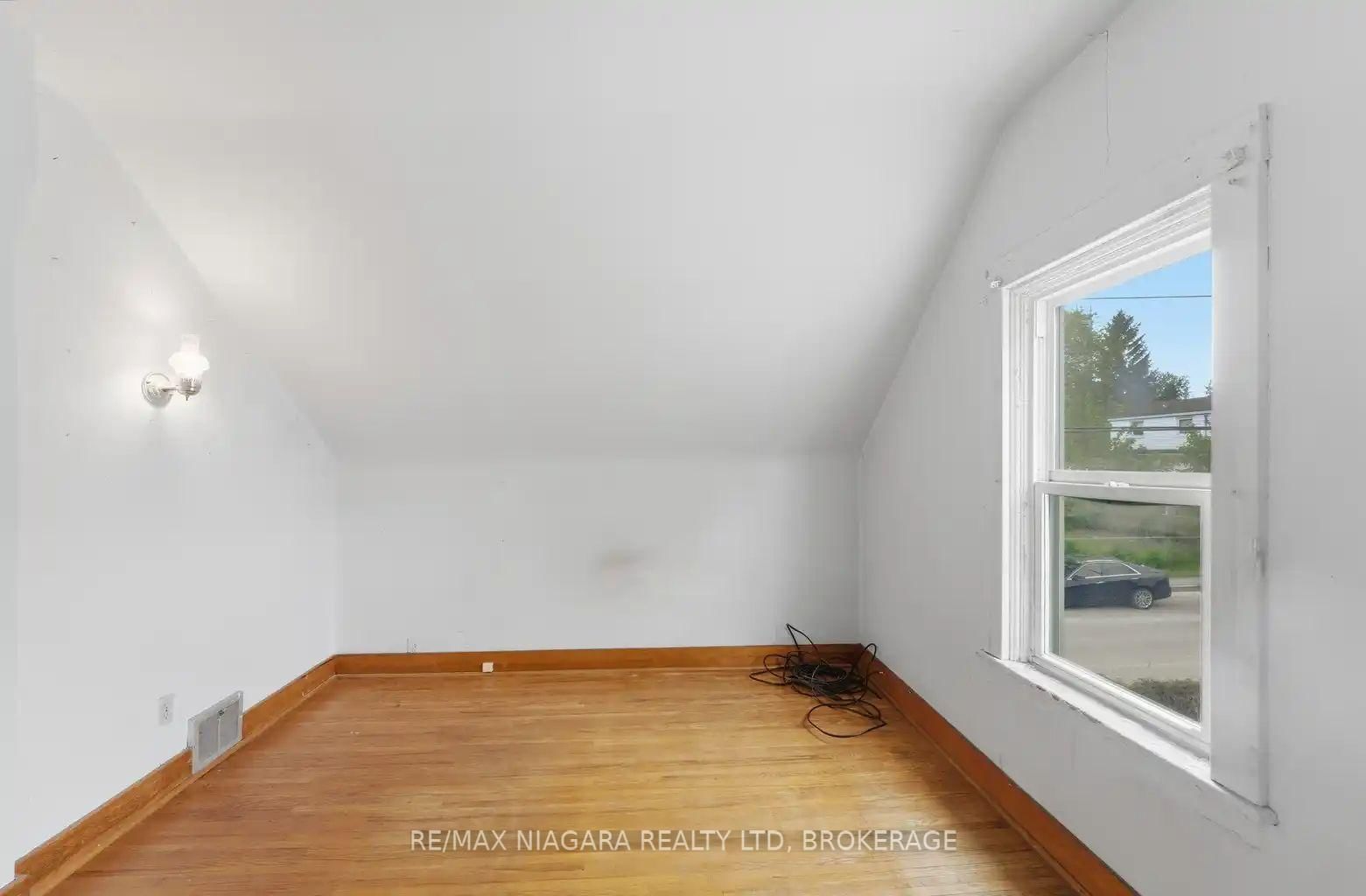 5719 Temperance Avenue E • Niagara Falls, ON photo 14