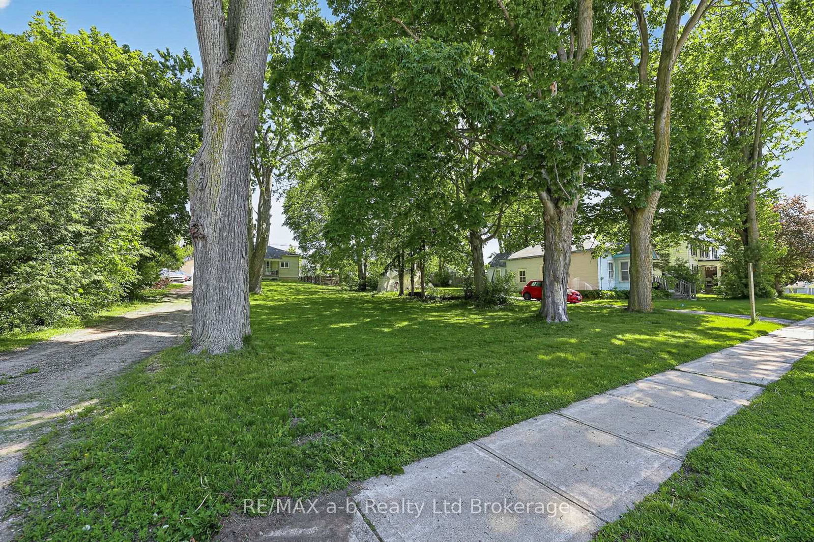 305 Hall Street, Ingersoll — photo 1