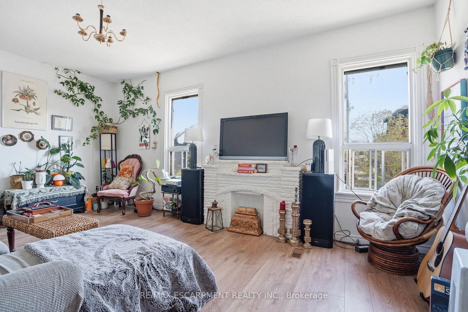 355 E BARTON Street • Hamilton, ON photo 17