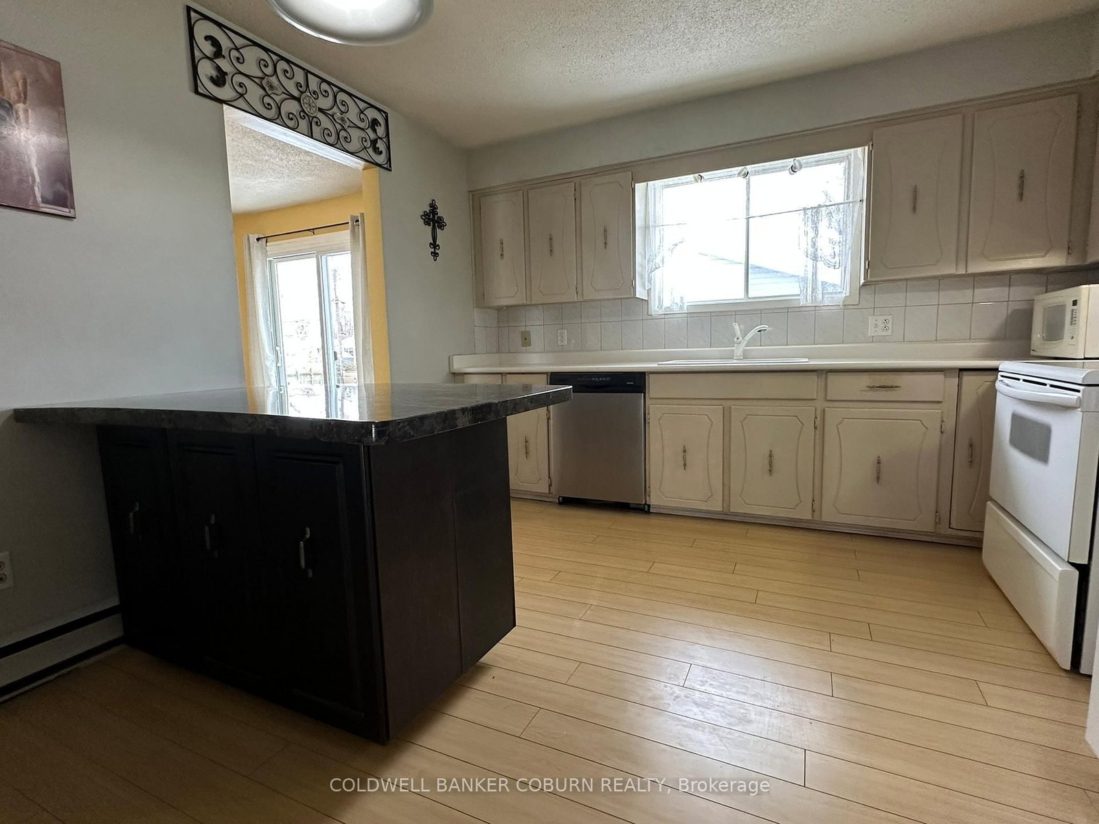 4016 Dishaw Street • Edwardsburgh/Cardinal, ON photo 4