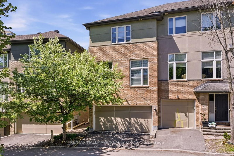 home for lease on 8 Pondside Private