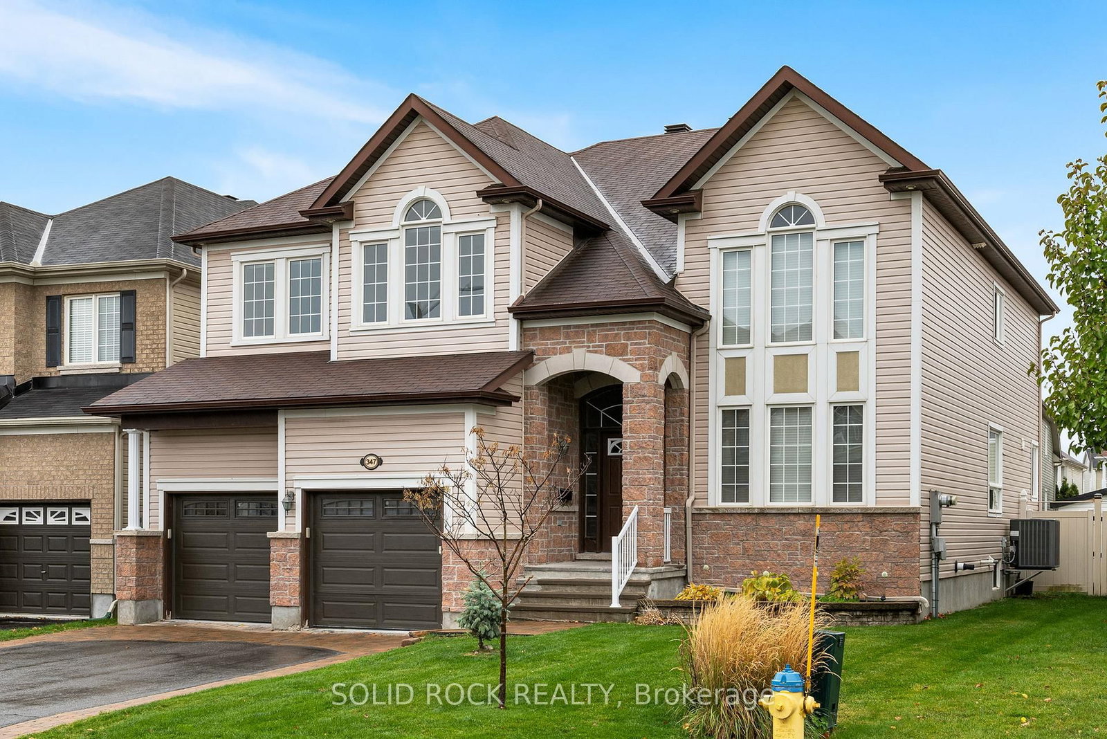 347 Bamburgh Way • Ottawa, ON photo 2