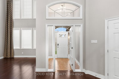 347 Bamburgh Way • Ottawa, ON photo 3