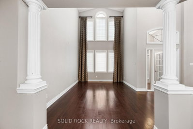 347 Bamburgh Way • Ottawa, ON photo 5