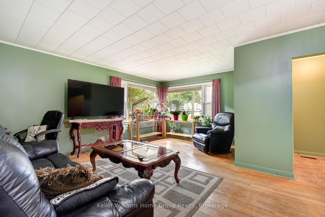 2 EASTON Avenue