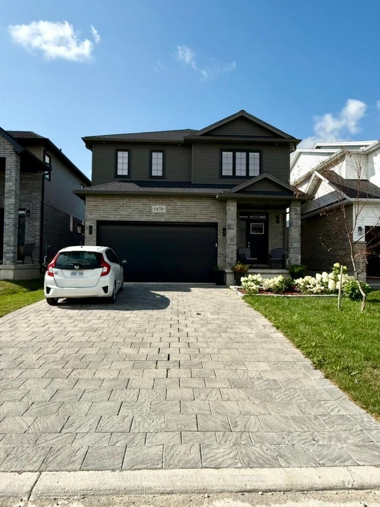 1458 Wright Crescent