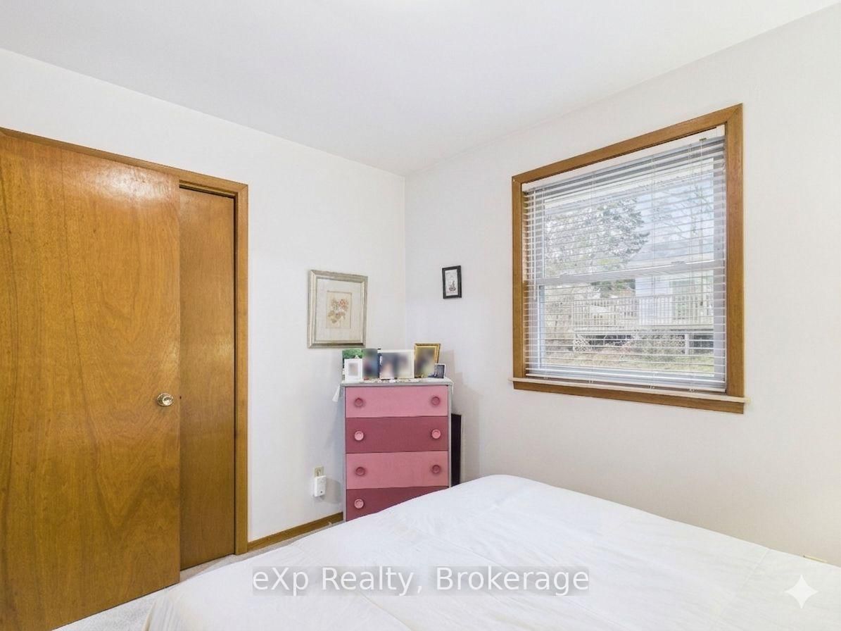 303 Mary Street • Brockton, ON photo 12