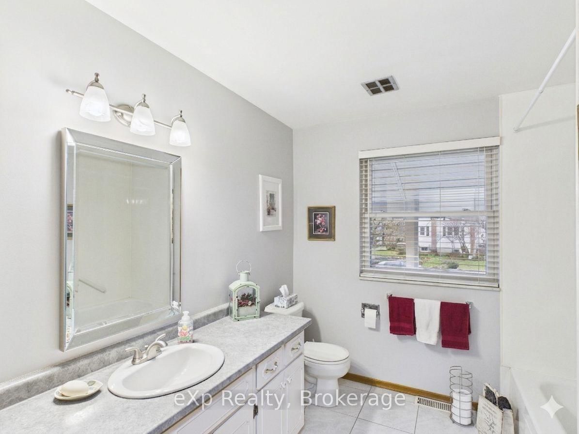 303 Mary Street • Brockton, ON photo 14
