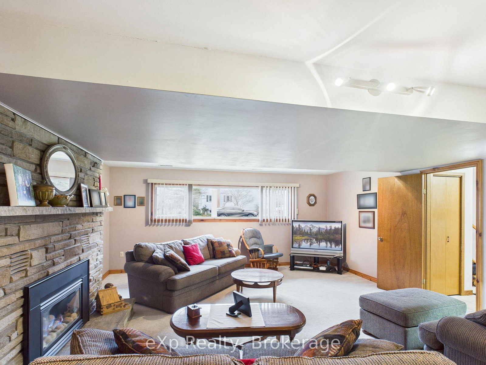 303 Mary Street • Brockton, ON photo 21