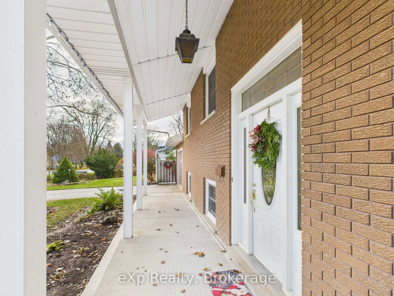 303 Mary St photo 4