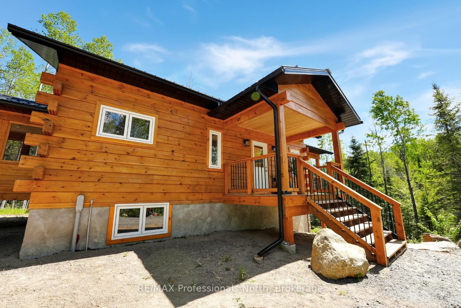 6587 Elephant Lake Road • Dysart et al, ON photo 3