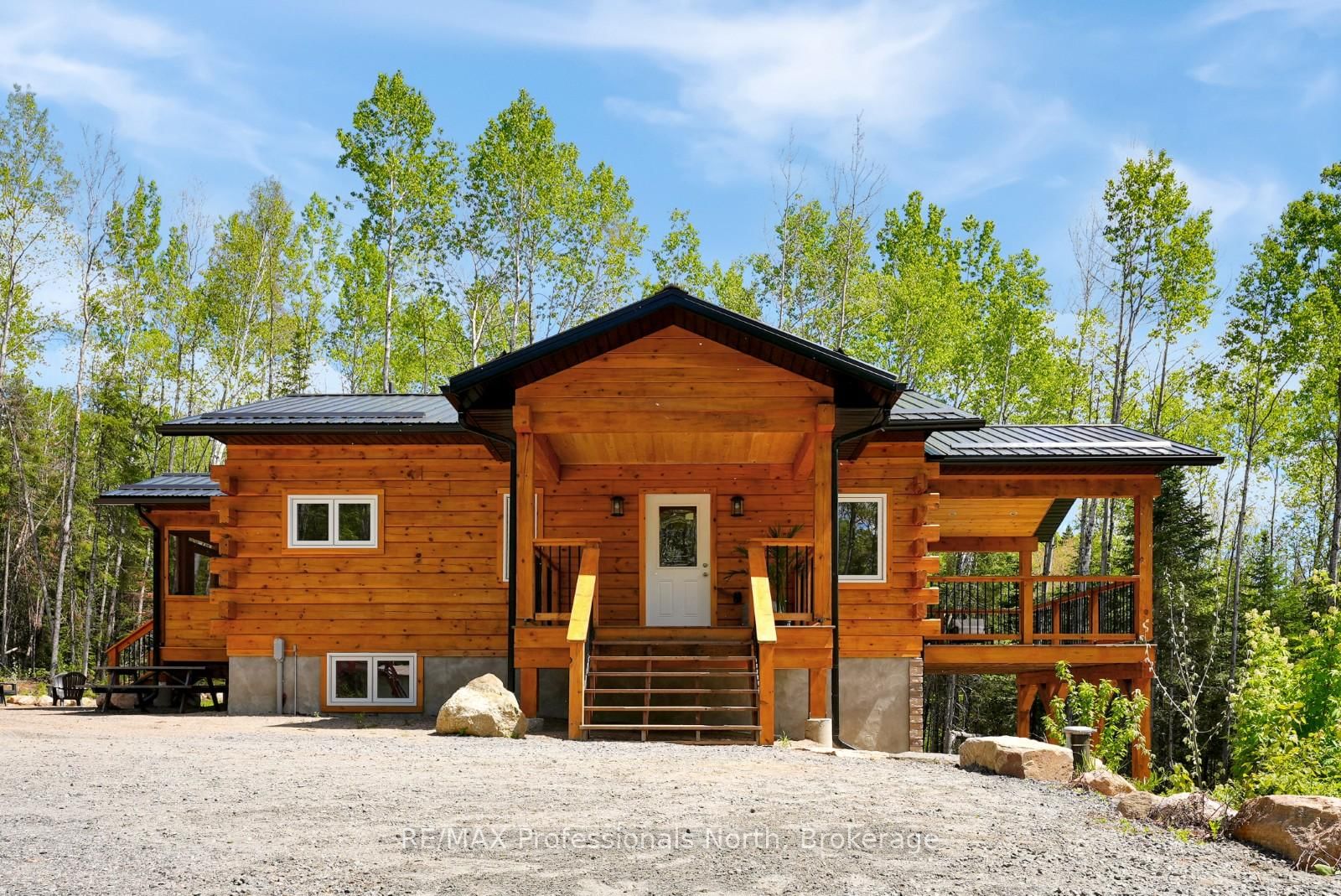 6587 Elephant Lake Road • Dysart et al, ON photo 4