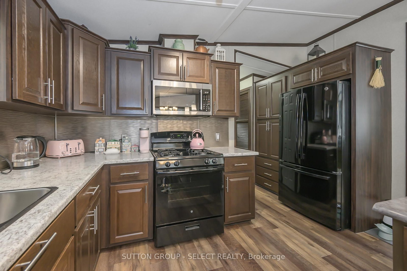 22790 AMIENS Road • #31 • Middlesex Centre, ON photo 15