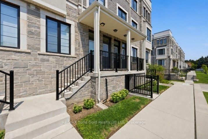 58 - 383 Dundas Street E