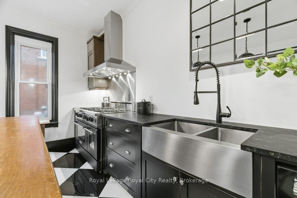 554 Woolwich Street - Photo 14