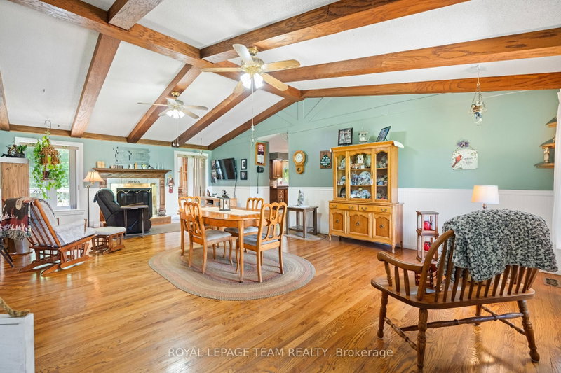3245 Wallace Rd photo 4