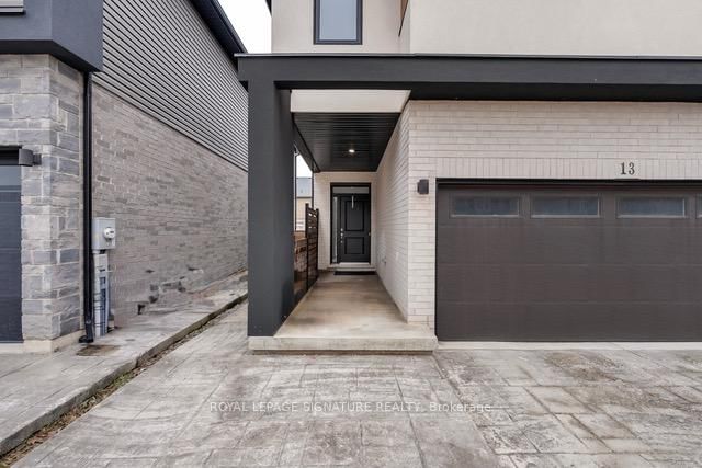 13 Damude Avenue