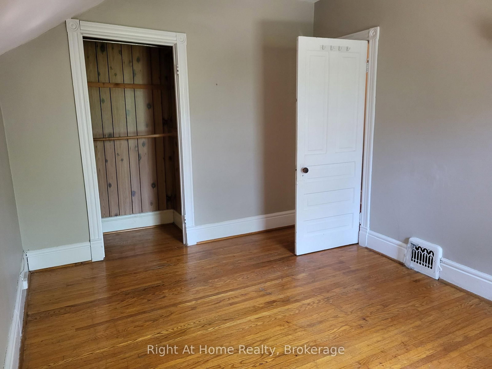 12 Mercer Street • Stratford, ON photo 23