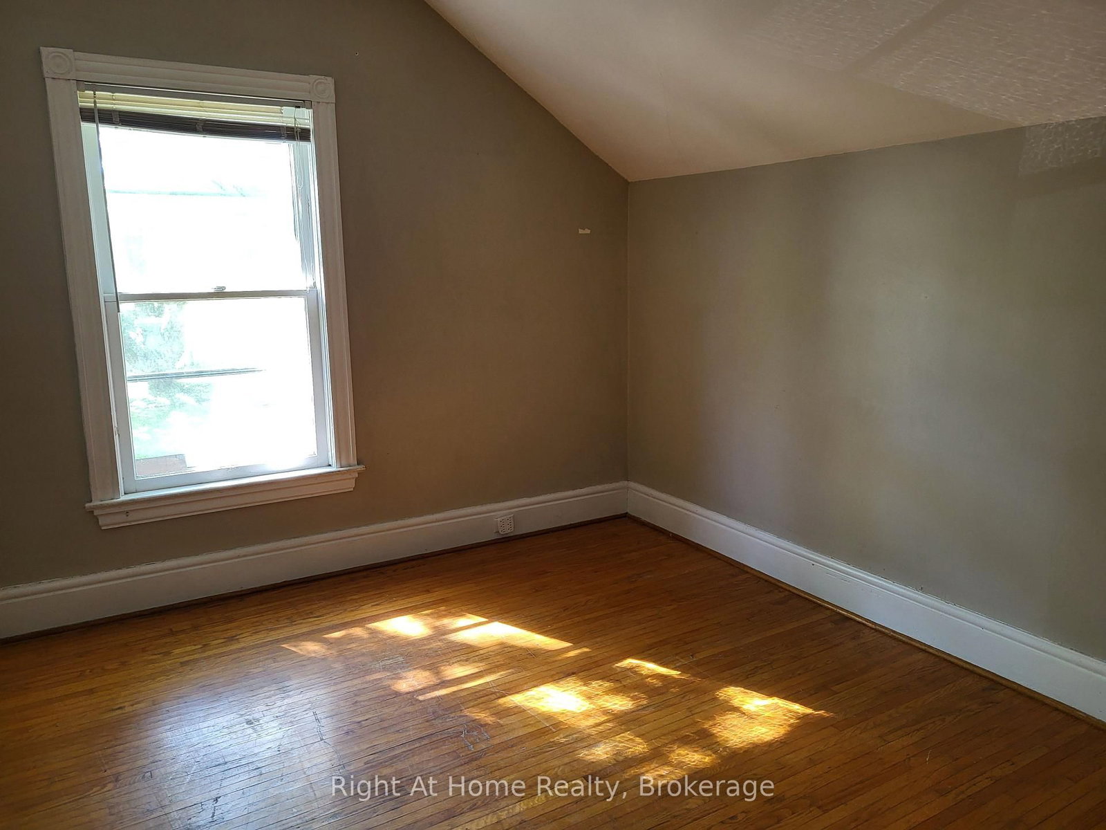 12 Mercer Street • Stratford, ON photo 24