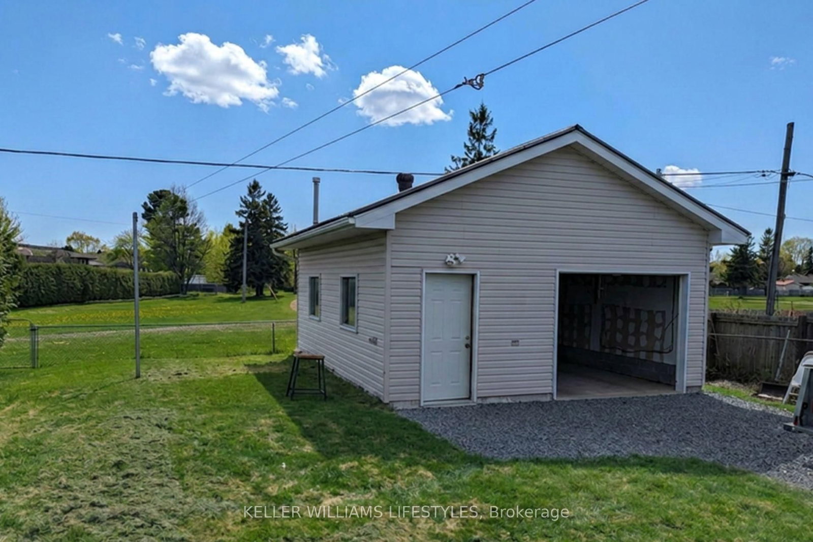 17 Nightingale Drive • North Bay, ON photo 3