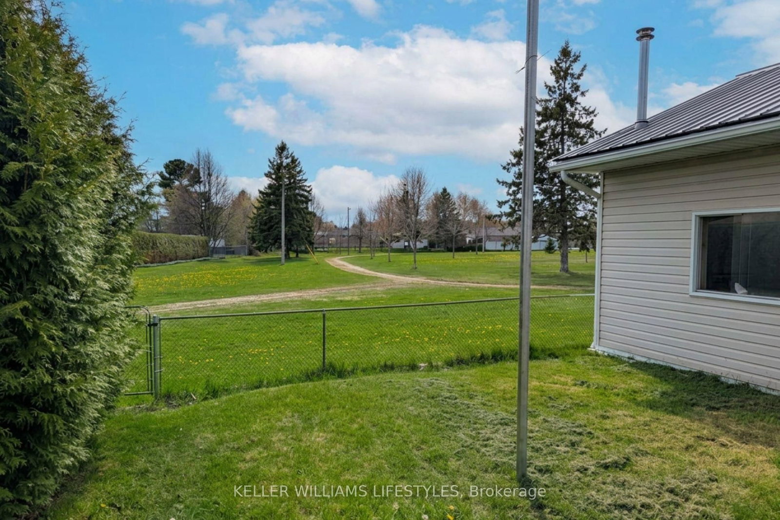 17 Nightingale Drive • North Bay, ON photo 4