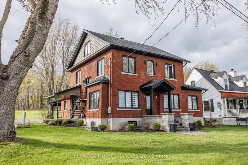 home for sale on 3314 Montreal Road