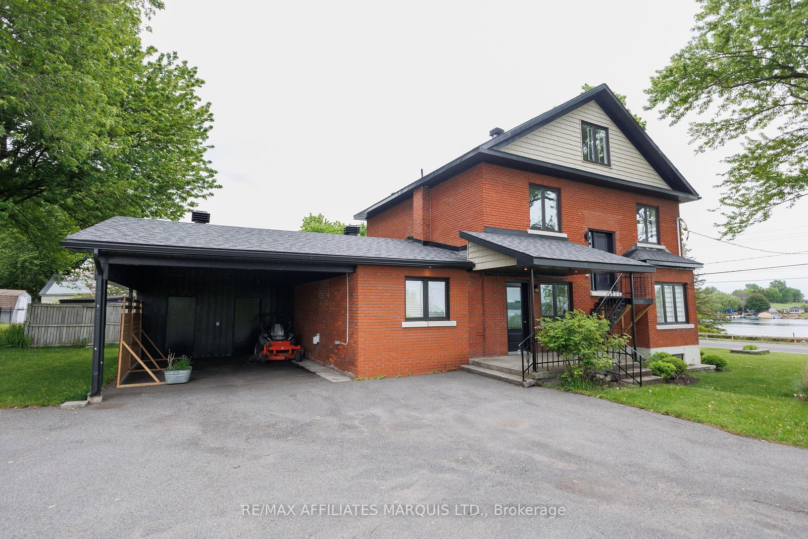 Listing photo 2
