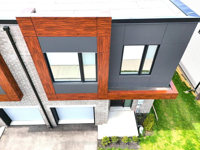 13 - 416 Dundas Street S
