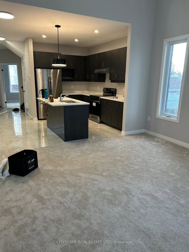 home for lease on 7-264 Blair Road W
