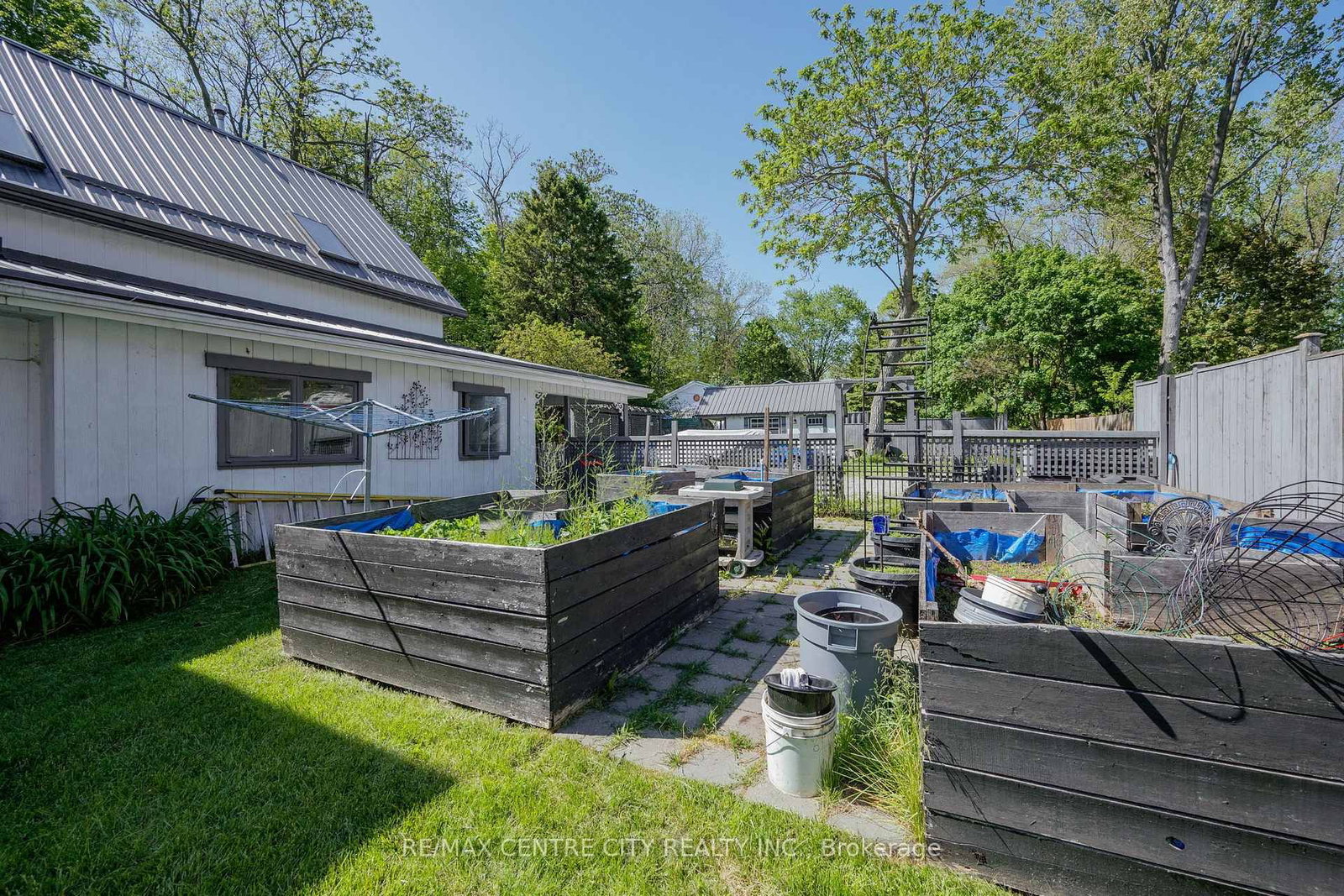 337 George Street • Central Elgin, ON photo 5