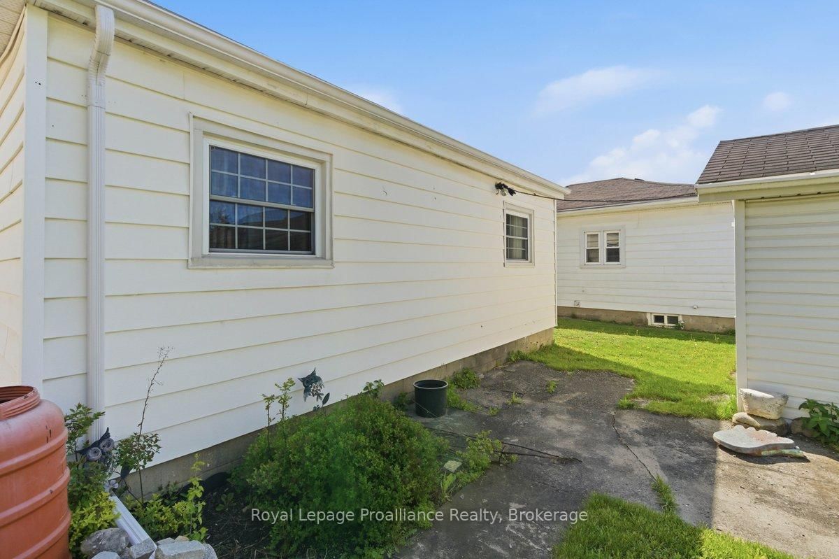 14 Ramsay Avenue • Quinte West, ON photo 39