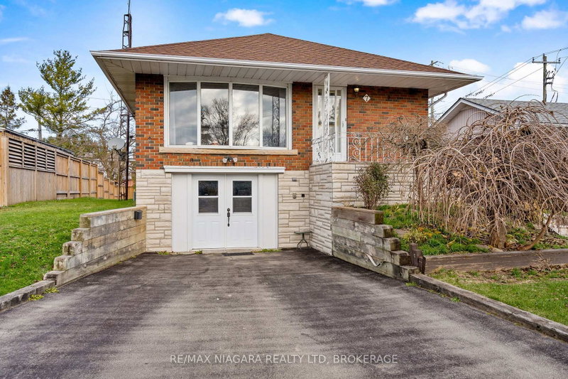 7 South Crescent