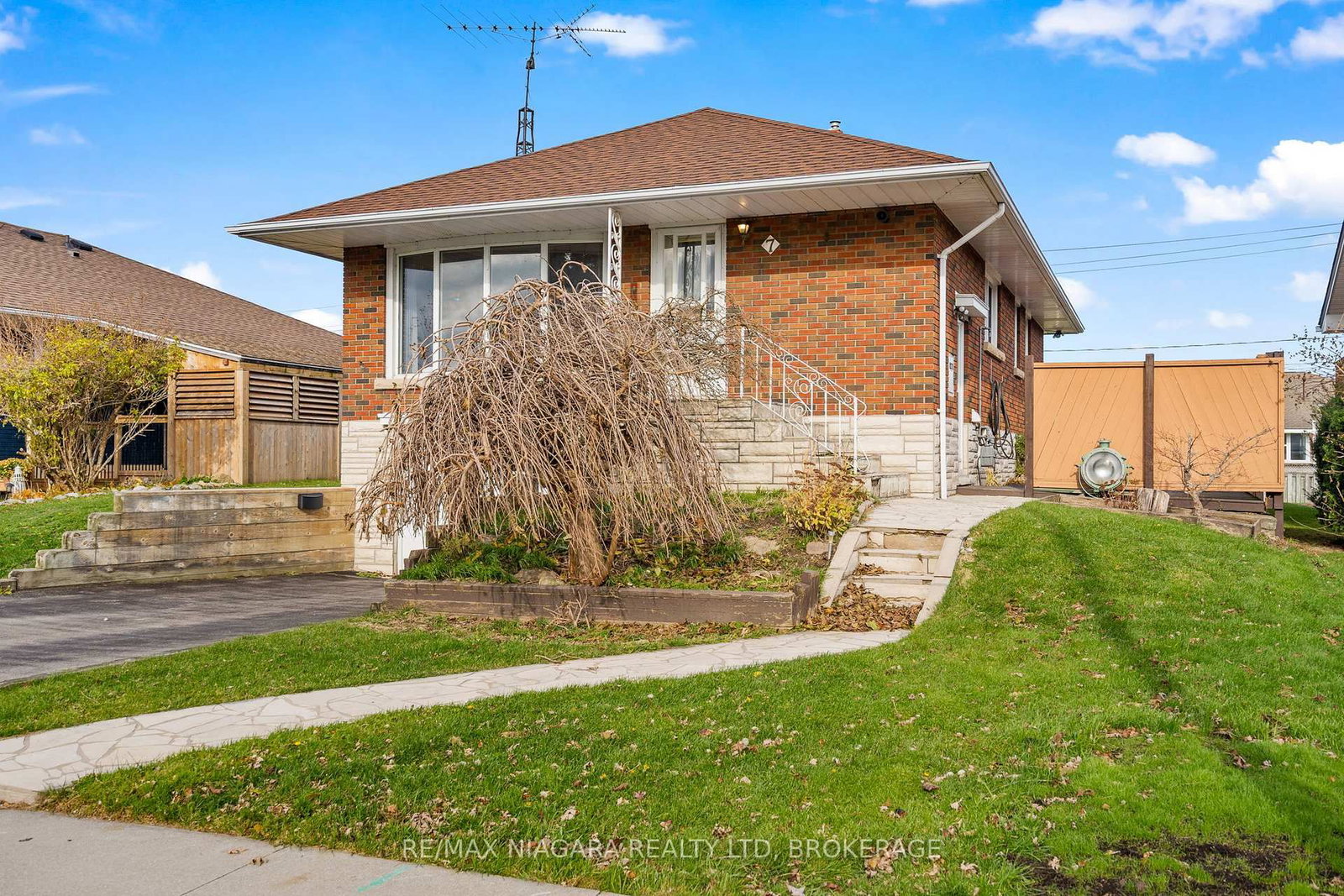 7 South Crescent • Port Colborne, ON photo 4