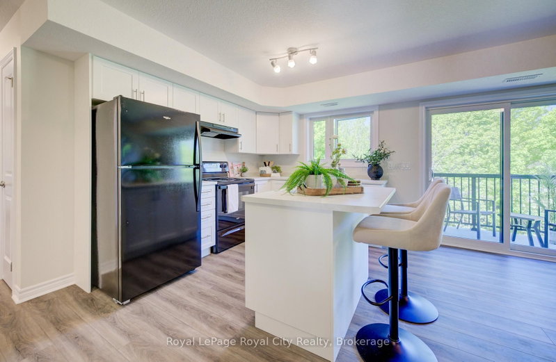 9 - 465 Garafraxa Street W