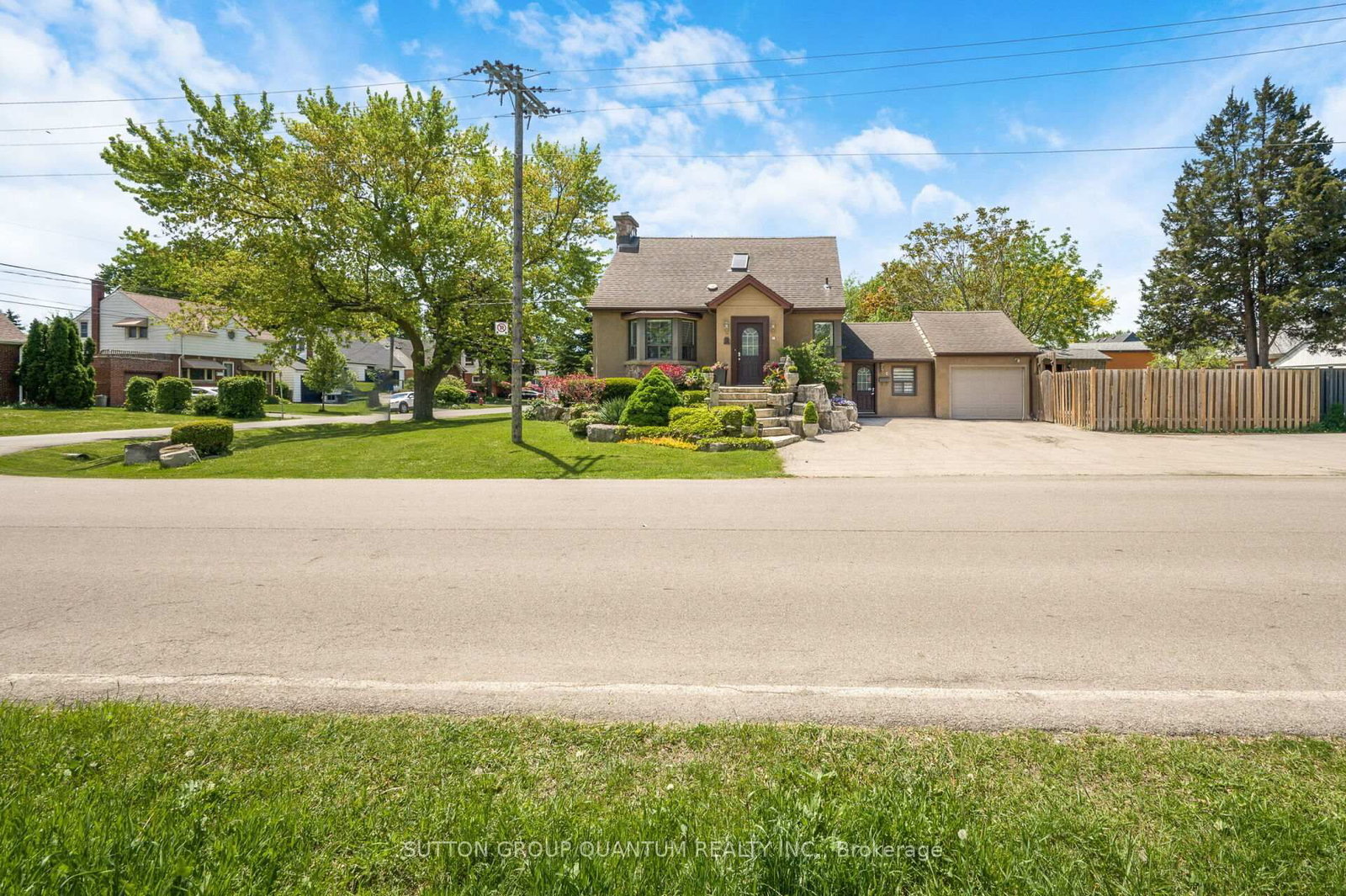 Detached House for sale at 1 Galbraith Drive, Hamilton, Ontario, L8G 1Z6 - Stoney Creek - MLS: X13223772